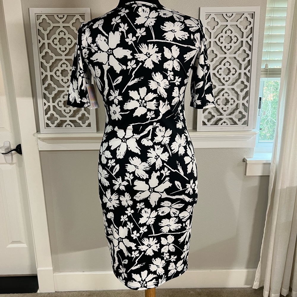 Black and White Floral Pattern Dress - Picture 4 of 7